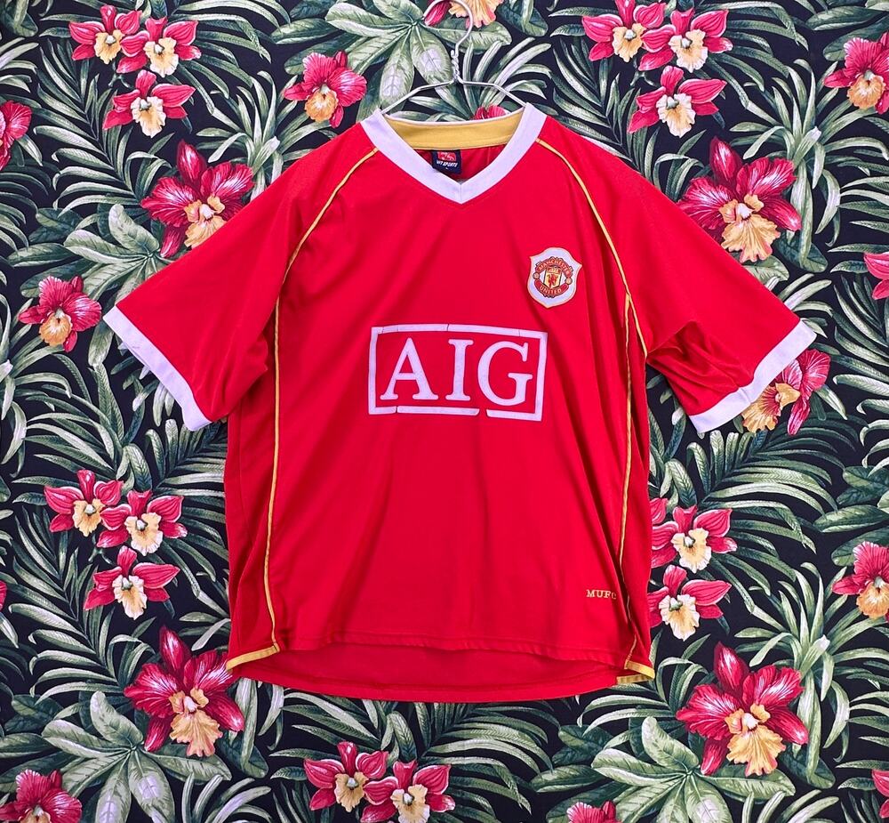 Vintage 07 Manchester United AIG Red and Gold Jersey Size L